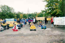 2001-9-30-moscow-picket-1.jpg (64430 bytes)