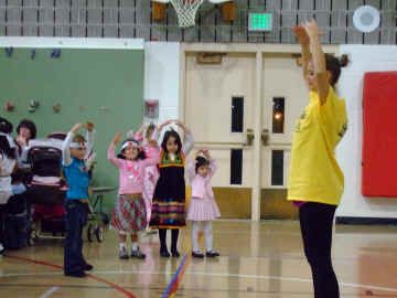 exercise_demo_at_school.jpg (740398 bytes)