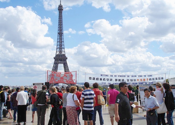 Image for article Europe: Tourists Quit the Chinese Communist Party During Chinese New Year