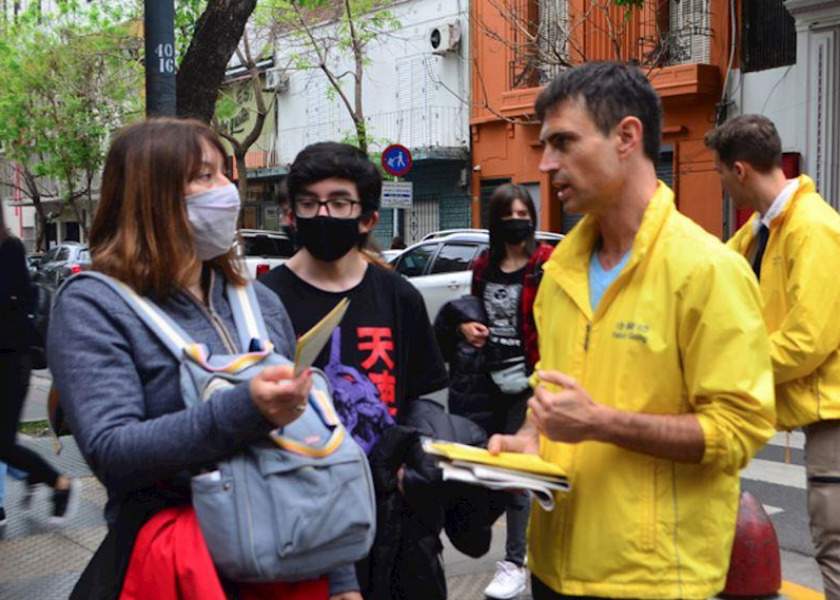 Image for article Argentina: People Learn Falun Dafa Exercises During Events Held in Buenos Aires