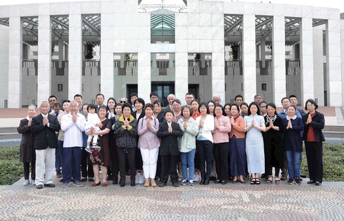 Image for article Australia: Falun Dafa Practitioners in Canberra Offer Thanks to Master and Wish Him a Happy New Year