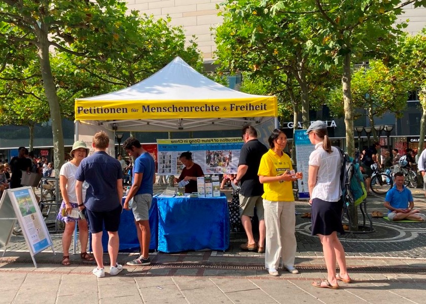 Image for article Frankfurt, Germany: Practitioners Expose the CCP’s Ongoing Persecution of Falun Dafa