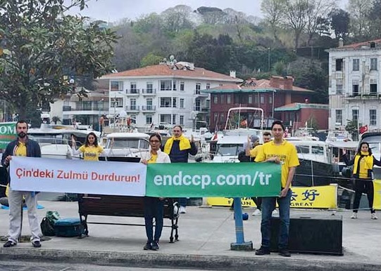 Image for article Istanbul, Turkey: Practitioners Hold Peaceful Protest to Commemorate the “April 25” Appeal