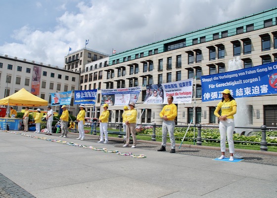 Image for article Germany: Event in Berlin to Expose the Persecution Receives Public Support