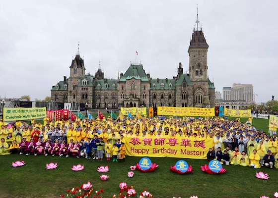 Image for article Canada: People Praise Falun Dafa During Falun Dafa Day Celebrations in Ottawa
