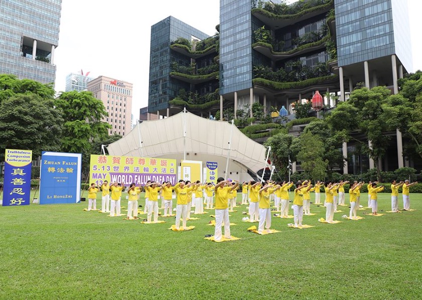Image for article Falun Dafa Practitioners in Singapore Express Their Gratitude to Master