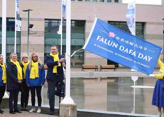 Image for article “An Extraordinary Accomplishment with Very Few Parallels Worldwide” (Part 2): Flag-Raising Ceremonies in 11 Cities in Canada Honor World Falun Dafa Day