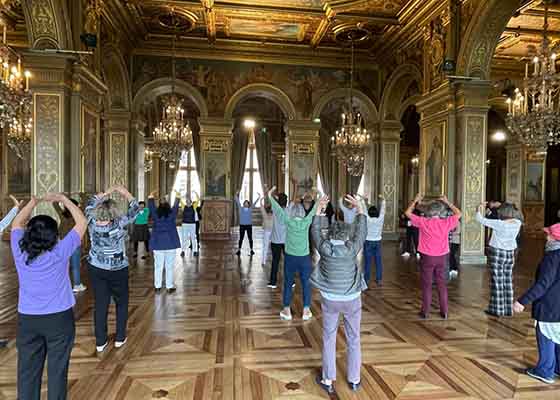 Image for article Paris, France: Introducing Falun Dafa at City Hall