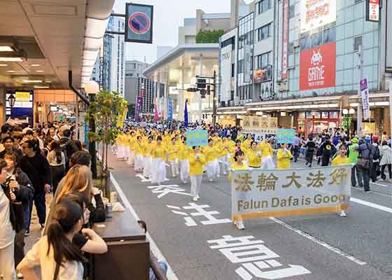 Image for article Japan: Practitioners Pass On the Beauty of Falun Dafa at the Kanazawa’s Hyakumangoku Festival