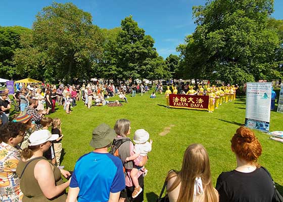 Image for article Scotland: People Learn Falun Dafa at Meadows Festival Edinburgh