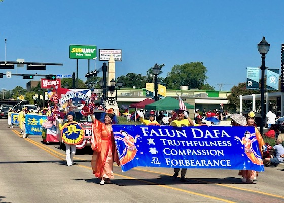 Image for article Texas, U.S.A.: Falun Dafa Entry Wins Award at Arlington Independence Day Parade