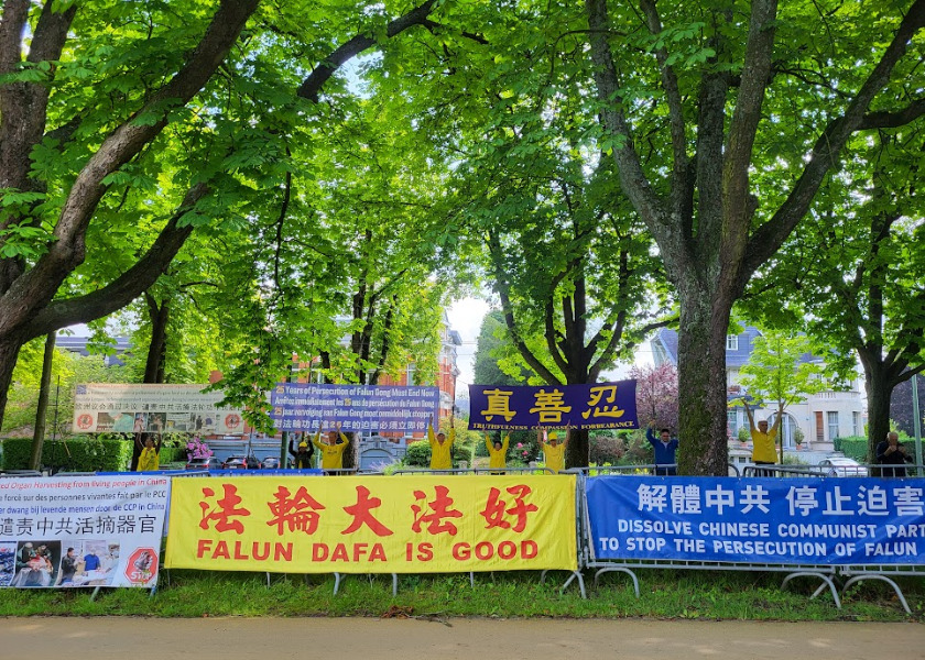 Image for article Brussels, Belgium: Practitioners Urge End to Persecution in Front of Chinese Embassy