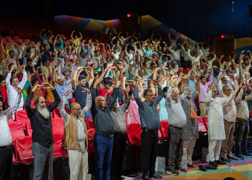 Image for article Surat, India: 400 Attend Falun Dafa Symposium, Community Leaders Voice Support for Practitioners