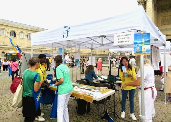 Image for article France: Falun Gong Welcomed at Community Festivals