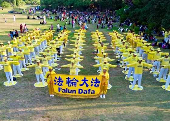 Image for article Indonesia: Meditation and Waist Drums Bring the Beauty of Falun Dafa to Bali