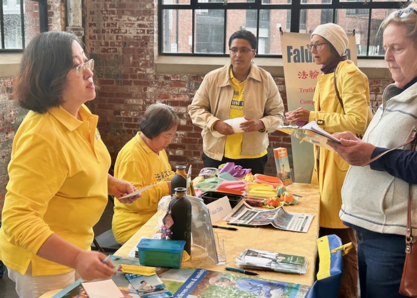 Image for article Rhode Island, U.S.: People Learn Falun Gong at the Annual Heritage Festival