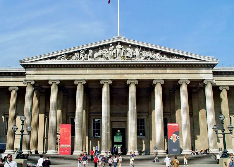 Image for article Stories of Chinese People Who Quit the CCP in Front of the British Museum