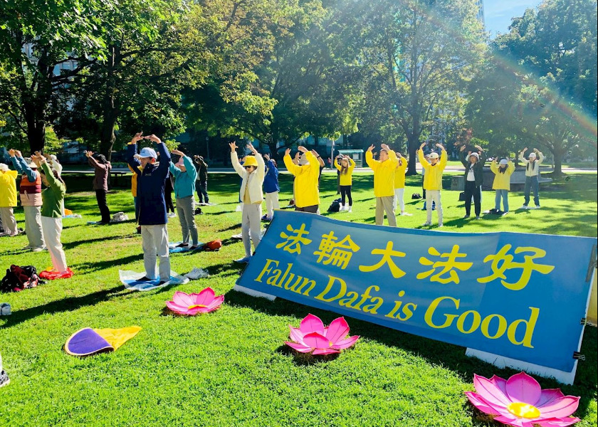 Image for article Toronto, Canada: Falun Dafa Exercises at Queen’s Park Draw Visitors to Learn About the Practice