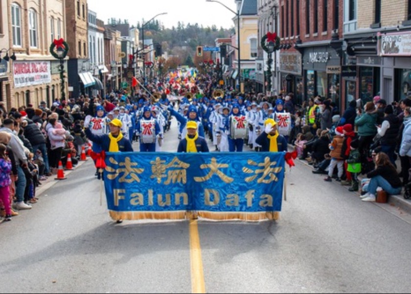 Image for article Toronto: The Tian Guo Marching Band Participates in Five Christmas Parades