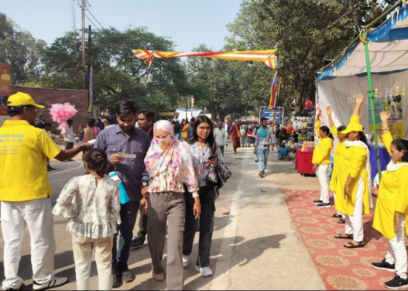 Image for article India: Falun Dafa Garners Media Attention at the Mahabodhi Festival