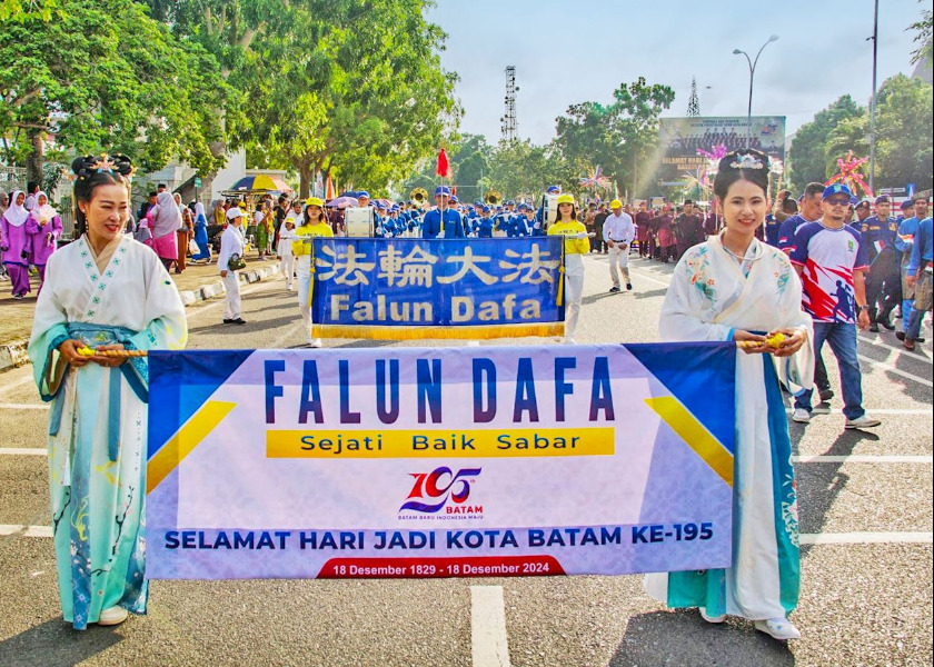 Image for article Batam, Indonesia: Falun Dafa Procession Shines in 2024 Batam City’s Anniversary Parade