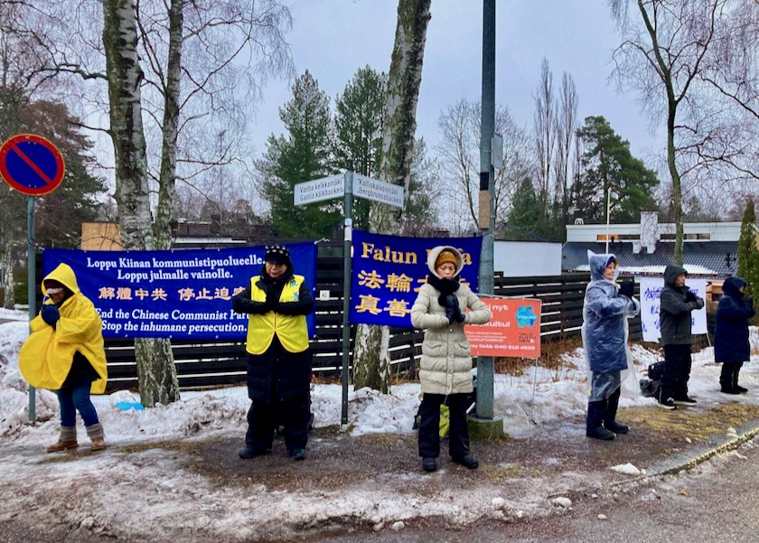 Image for article Finland: Falun Gong Practitioners Expose the CCP’s Persecution on Holocaust Remembrance Day