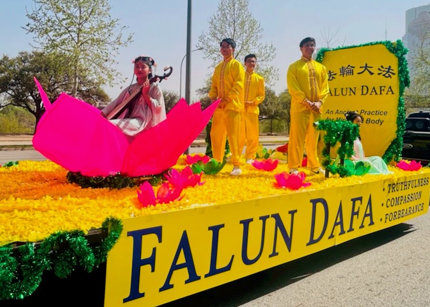 Image for article Texas, USA: Falun Dafa Practitioners in Houston's St. Patrick’s Day Parade