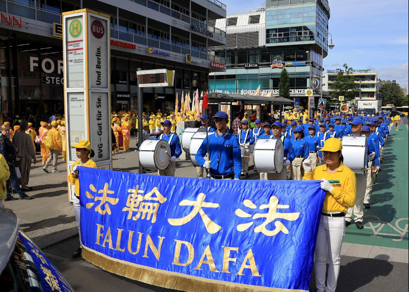 Image for article Berlin, Germany: World Falun Dafa Day Parade Impresses Spectators (Part 2)