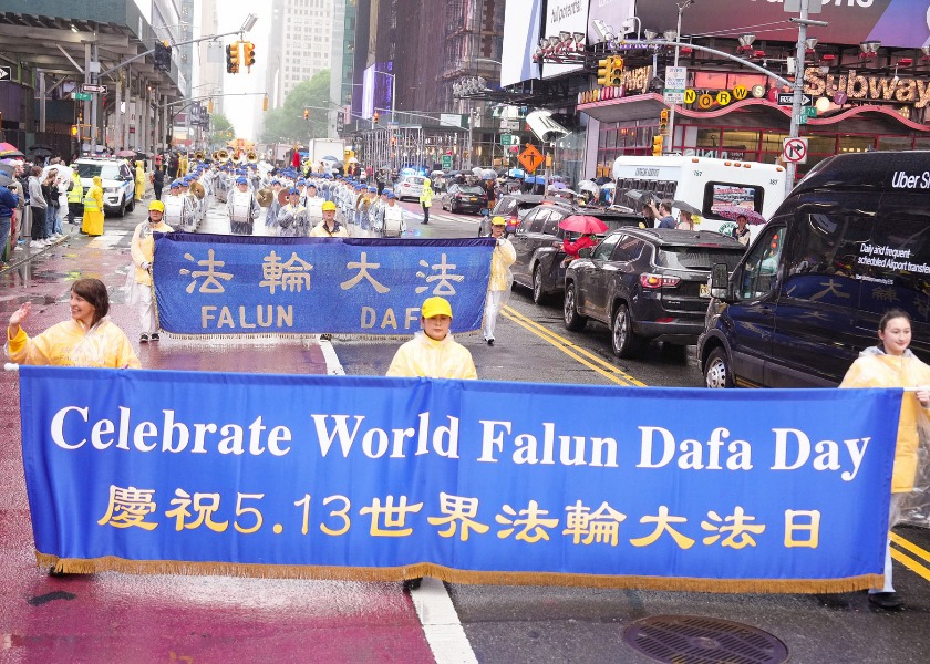 Image for article New York City: People from All Walks of Life Learn about Falun Dafa Through Grand Parade