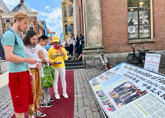 Image for article The Netherlands: People in Groningen Support Falun Dafa Practitioners’ Efforts to Peacefully Protest the Persecution