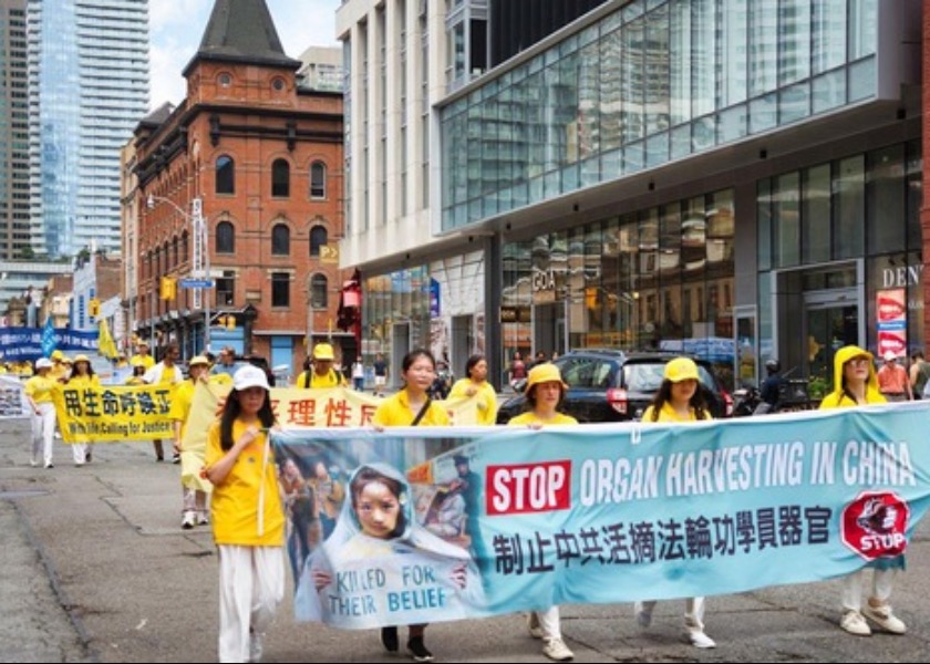 Image for article Toronto, Canada: People Praise Falun Dafa During Activities Held to Expose the Persecution