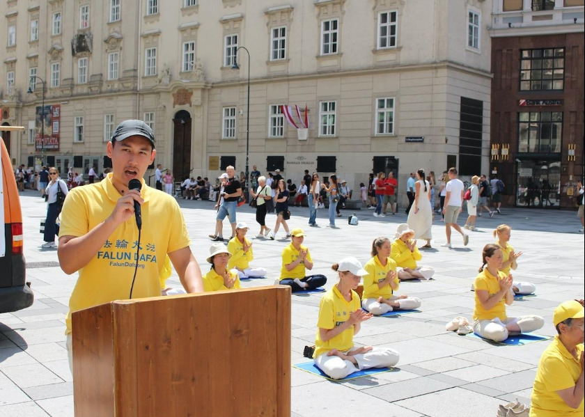 Image for article Vienna, Austria: Rally Marks 26 Years of Efforts to End Persecution, Public Supports Falun Gong