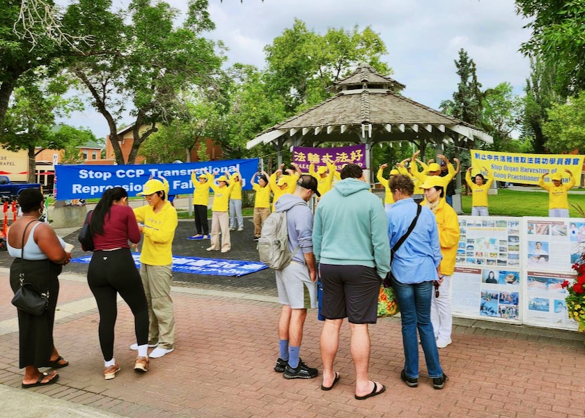 Image for article Edmonton, Canada: Opposing the CCP’s Decades-Long Persecution of Falun Dafa