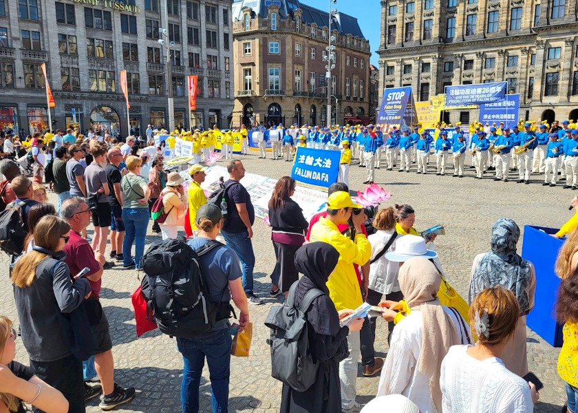 Image for article The Netherlands: People Condemn the Persecution of Falun Dafa During March in Amsterdam
