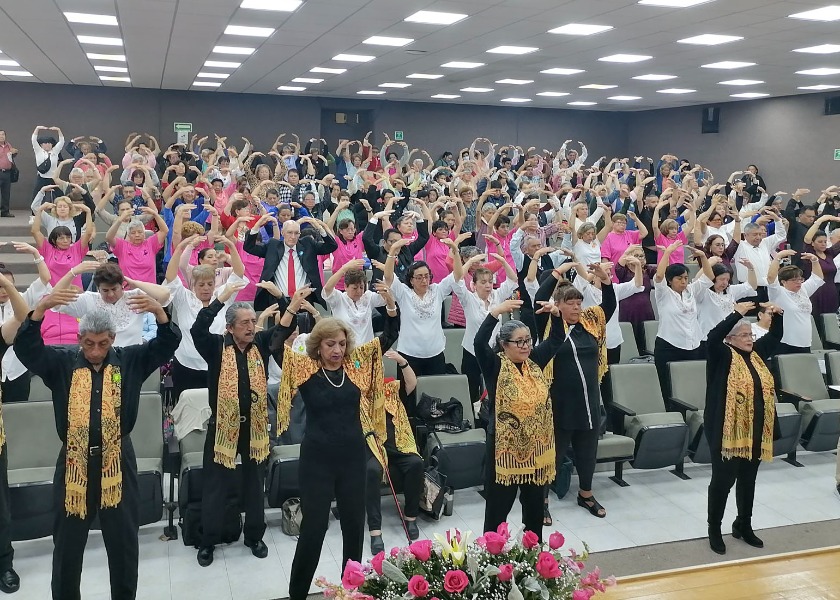 Image for article Mexico: Introducing Falun Dafa at a Celebration in Mexico City