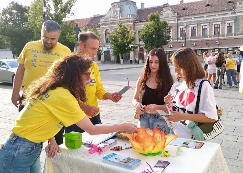 Image for article People Condemn the Persecution at Events to Introduce Falun Dafa in Romania
