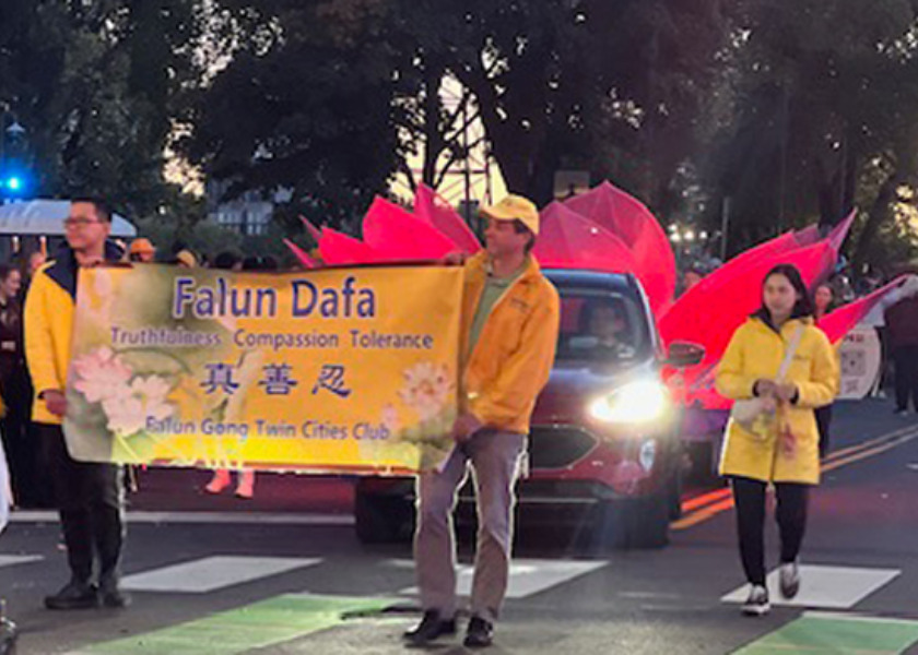 Image for article Minneapolis: Falun Gong Club Shines Bright in University of Minnesota Homecoming Parade