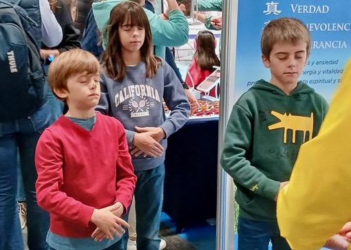 Image for article Madrid, Spain: Visitors to BioCultura Fair Appreciate Falun Dafa’s Guiding Principles