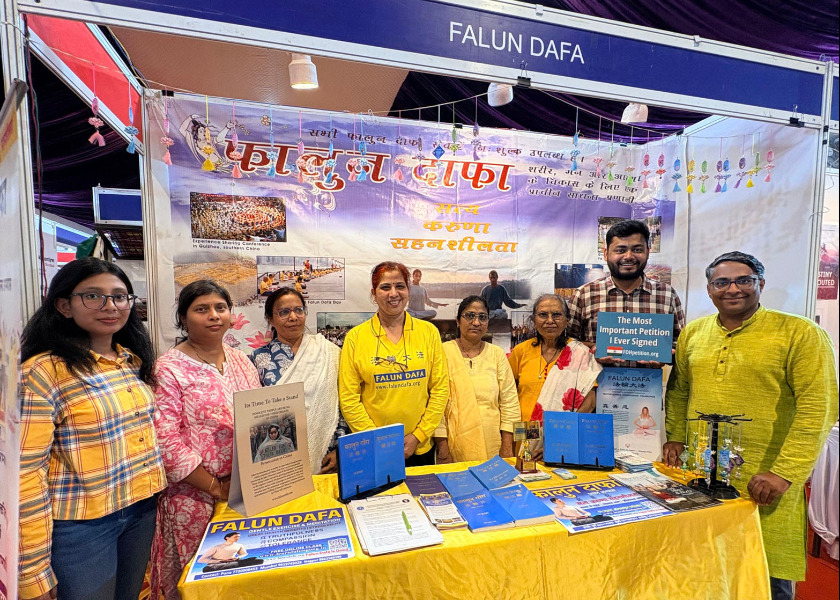 Image for article India: Falun Dafa Welcomed at the 23rd Pune Book Fair