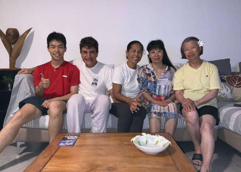 Image for article Tahiti: Residents Learn About Falun Dafa, Largest Local Media Outlet Interviews Practitioners