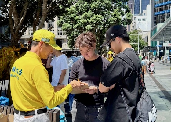 Image for article Auckland, New Zealand: People Praise Falun Dafa’s Guiding Principles