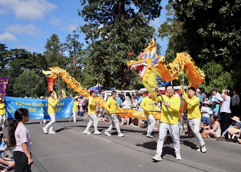 Image for article Australia: Falun Dafa Appreciated at Ballarat Begonia Festival
