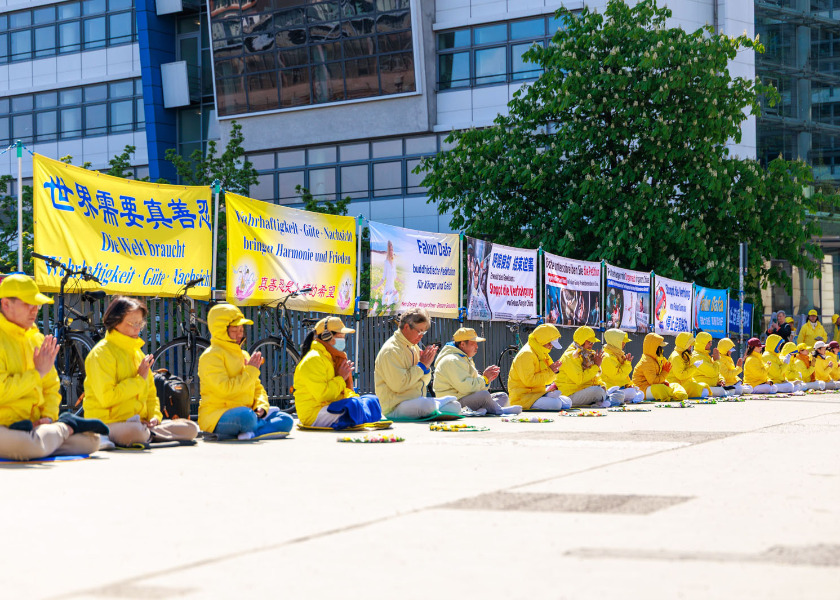Image for article Practitioners in Cities Throughout Germany Hold Events to Commemorate the April 25 Appeal