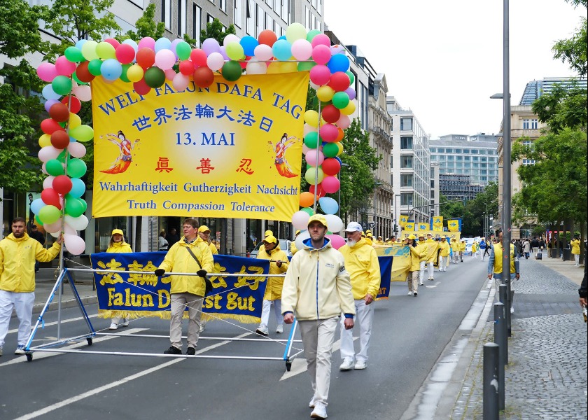 Image for article People Praise Falun Dafa During World Falun Dafa Day Celebration in Frankfurt, Germany