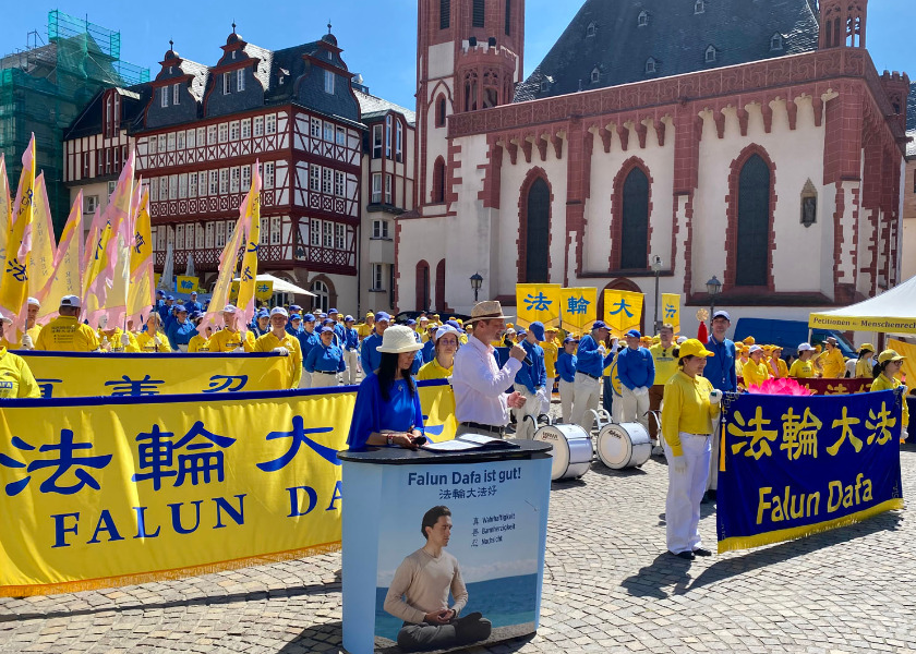 Image for article Falun Gong Rally and March in Frankfurt to Expose the Persecution Met with Kindhearted Support