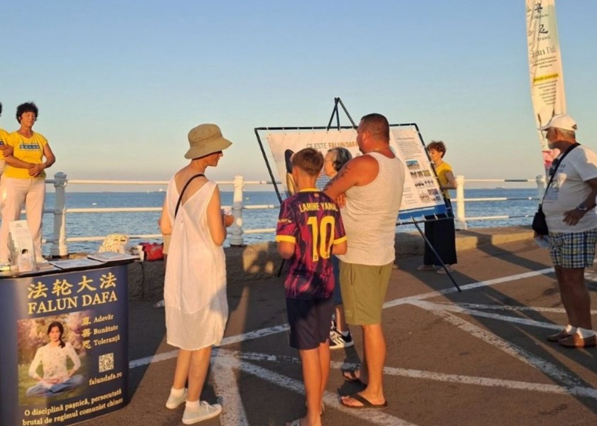 Image for article Falun Dafa Practitioners Return to Romania’s Coast to Raise Awareness of the Persecution