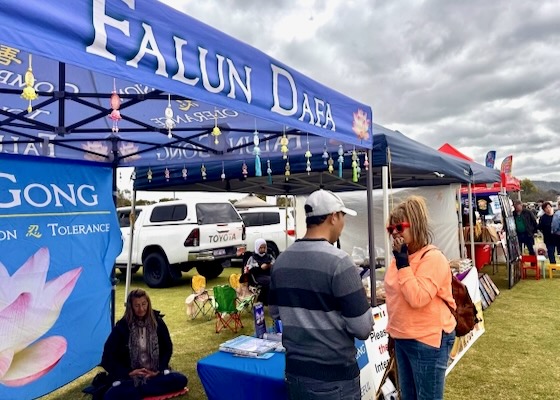 Image for article People Praise Falun Dafa at Agricultural Show in Western Australia