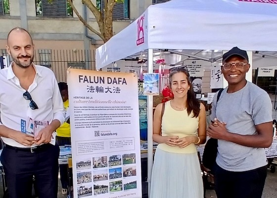 Image for article Paris, France: Locals Learn About Falun Dafa During Community Association Forums