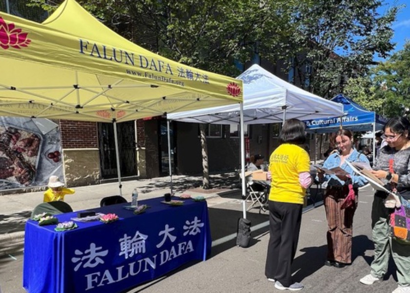 Image for article People Learn about Falun Dafa at the Minnesota Community Fair