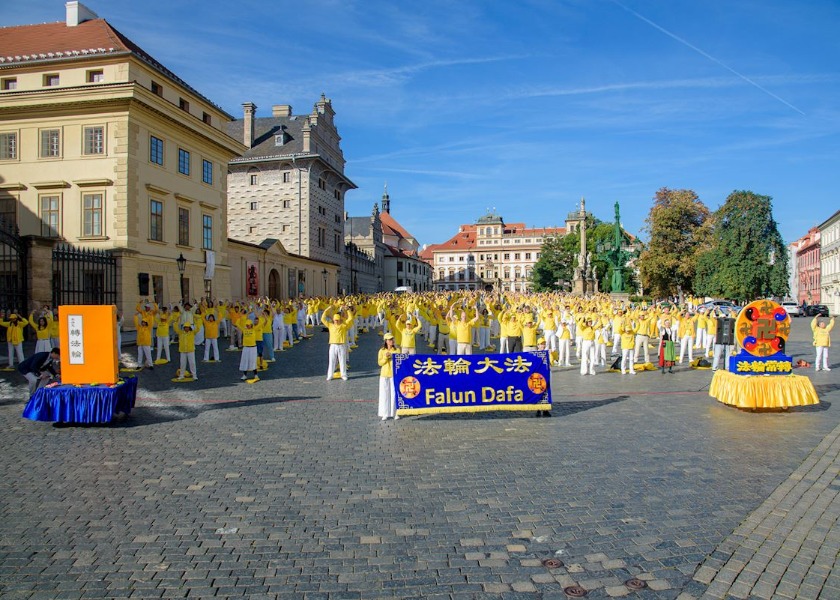 Image for article Practitioners Receive Public Support at Events in Prague